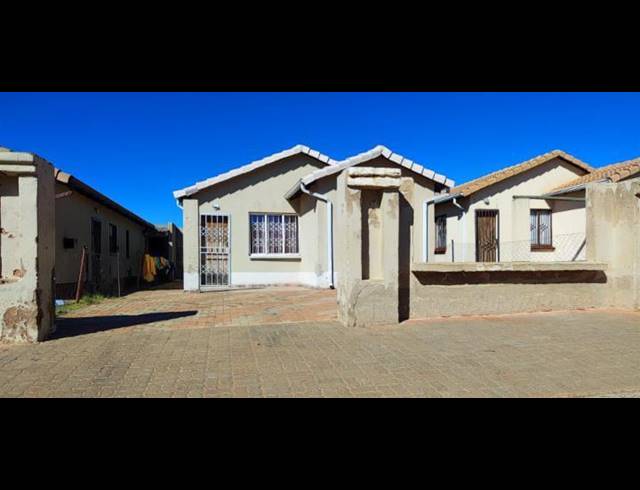 2 BEDROOM HOUSE FOR SALE IN WINDMILL PARK EXT